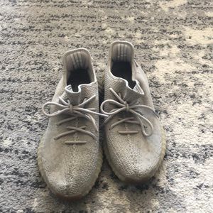 Men’s Sand Yeezys size 11